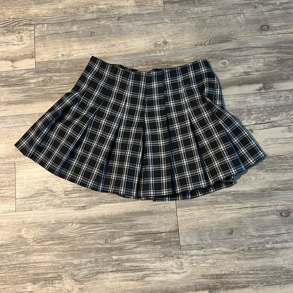 H&M plaid pleated skirt, Size 10 NWT - Picture 2 of 4